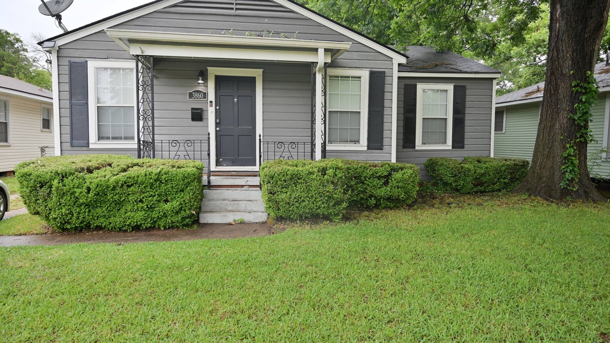 Broadmoor House | Safe 3BR/2BA Shreveport Home Central to Restaurants, Hospitals & Military Base.