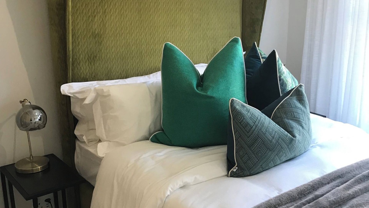 Greater Johannesburg Metropolitan Area Apartment | Safe and clean apartment in Greenstone Hill close to Gautrain Station.