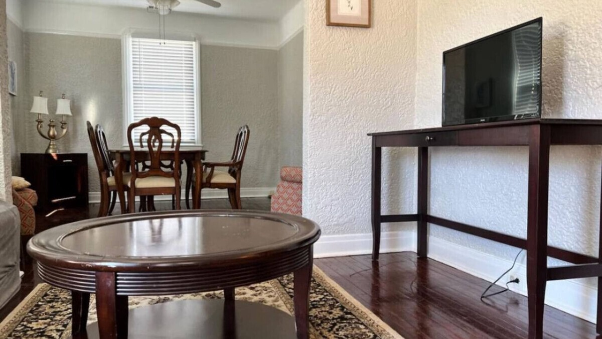 Jefferson House | Safe & Center of NOLA Loft - walk to Ochsner!
