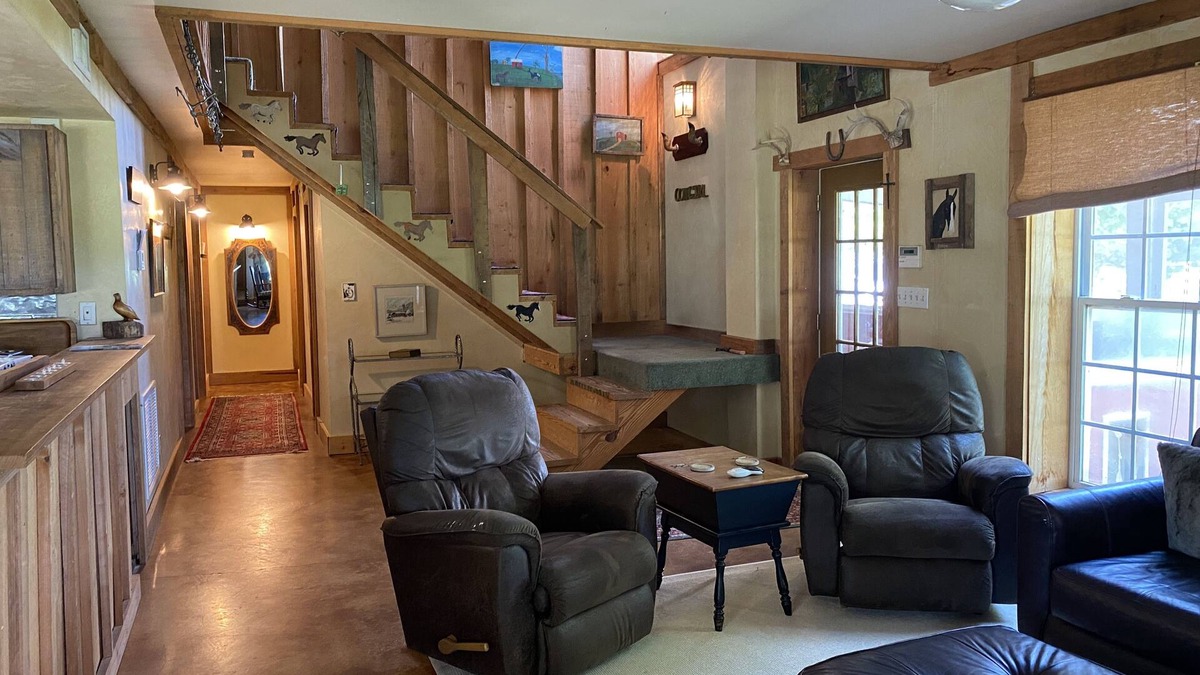 Mattson House | Safe Clarksdale Stay/Secluded 2600 sqft Barn House
