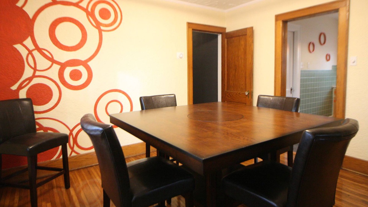 Niagara Falls Apartment | Safe, Clean & Spacious, Great for Families
