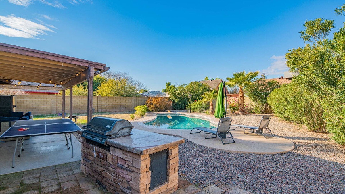Glendale House | SAFE & COZY RETREAT👙PRIVATE POOL🥩BBQ🏓GAMES