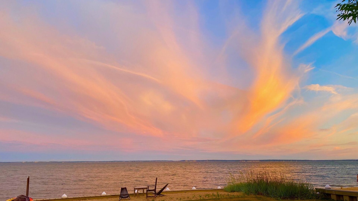 Mattituck Cottage | Safe Family Fun, steps from Veteran's Beach.