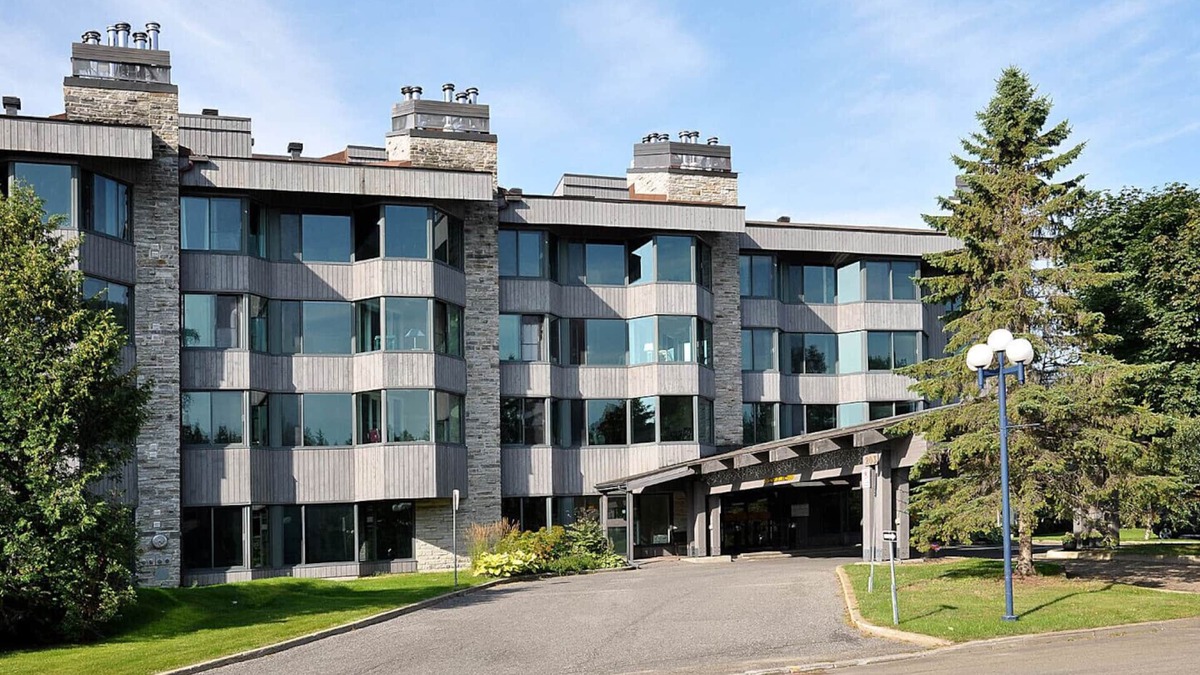 Beaupre Condo | Safe & Friendly. Ideal for 2 adults. Excellent view of MSA