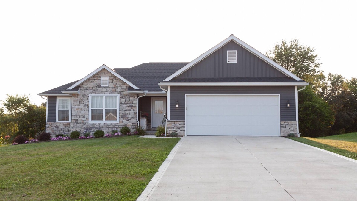 Sugarcreek House | Safe Haven - Newer Home In A Quiet Neighborhood
