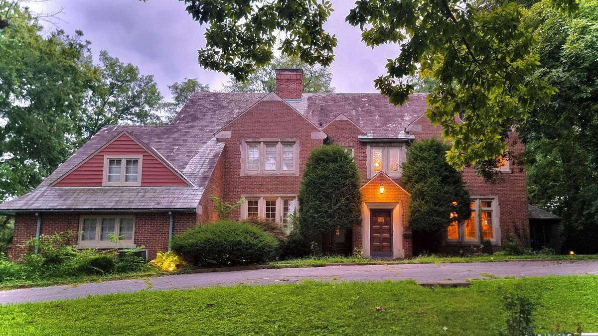 Decatur House | Safe, Historic Neighborhood in Decatur, IL: Serenity Suite at .