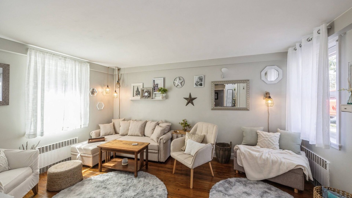 Southeast Yonkers Apartment | Safe Neigborhood-walk to Train-McLean Ave, 30mins to NYC~Easy Parking~Free Wifi