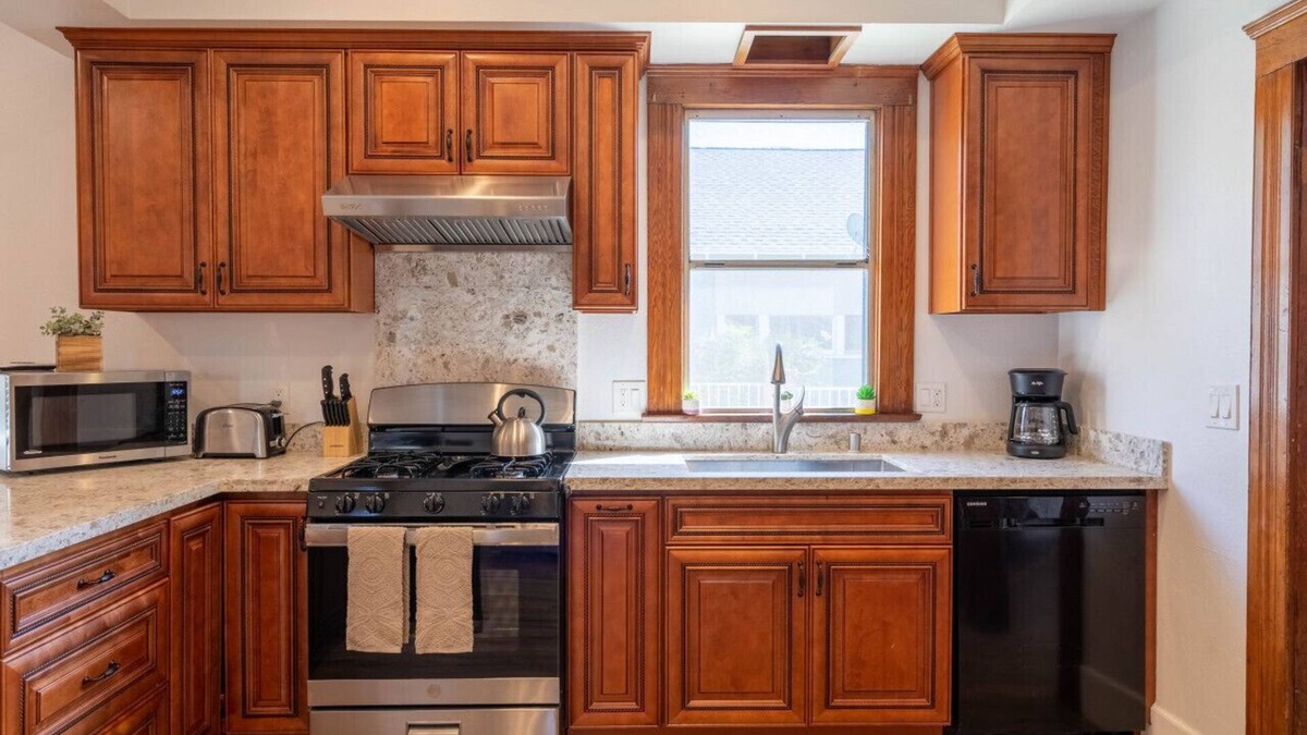 Glendora House | Safe Neighborhood, Family Oriented, Pet Friendly!