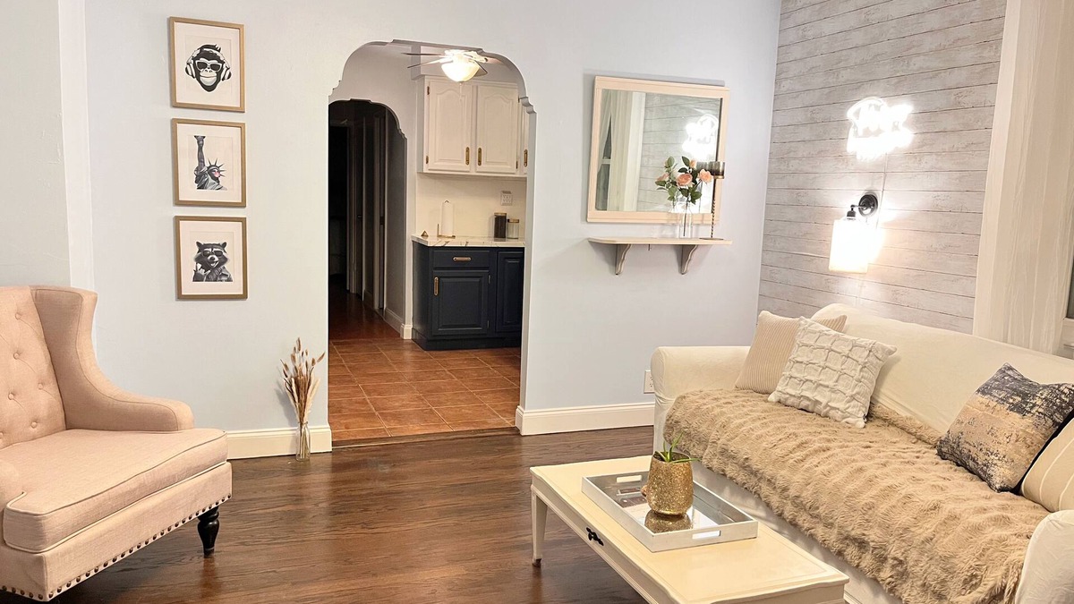 Southeast Yonkers Apartment | Safe Neighborhood w parking, Walking distance pubs & MetroNorth-30 mins to NYC