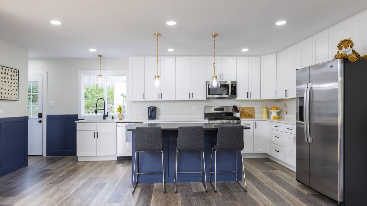 Mount Washington House | safe quiet neighborhood spacious 2000ft²+ free onsite parking king air hockey