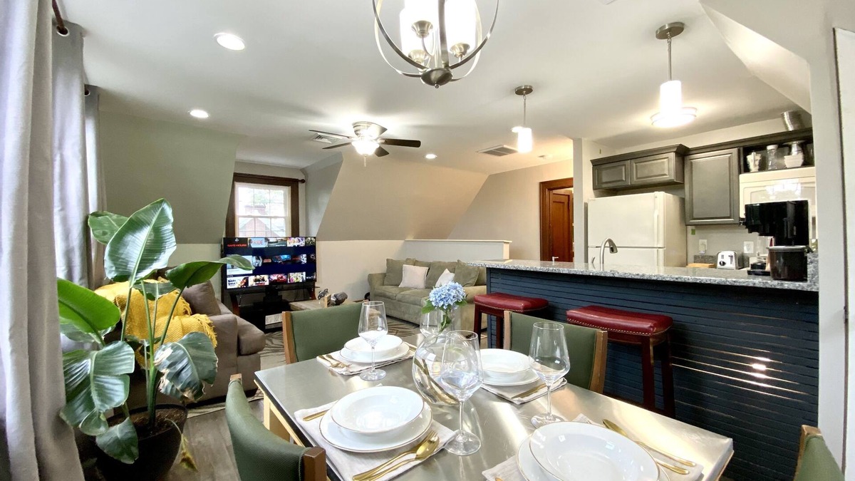Harrisburg - Hershey Apartment | Safe & Trendy Historic Midtown 3rd Floor Riverview Apartment