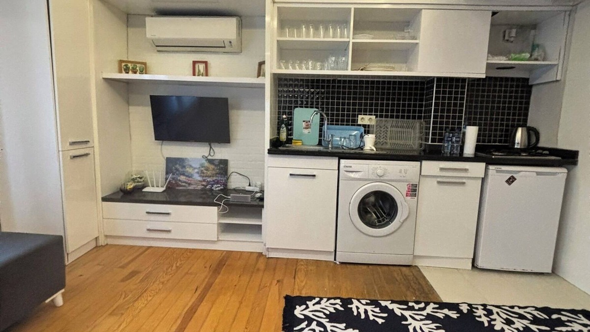 Gumussuyu Mahallesi Condo | Safely, Cozy Ground Floor Apartment by Taksim
