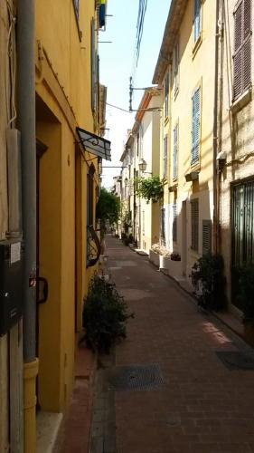 Antibes Old Town Apartment | Safranier Townhouse