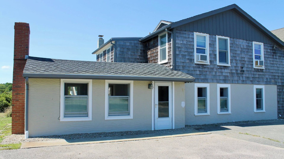 Sagamore Beach Cottage | Sagamore Beach large group rental across from private beach!