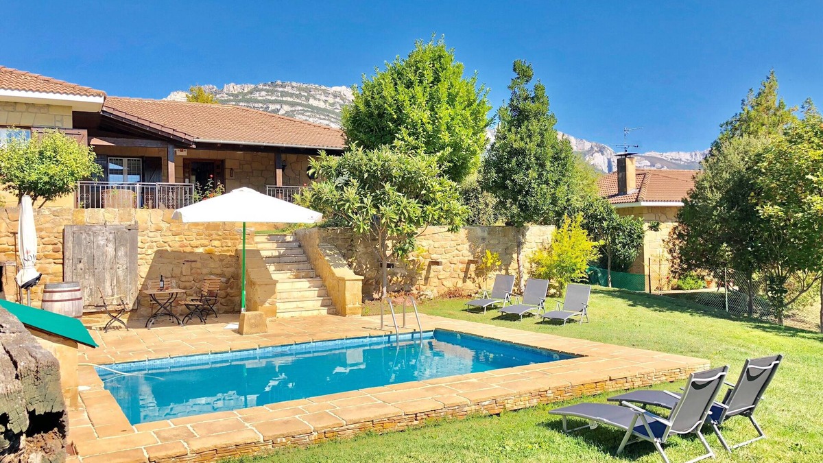 Ganuza Villa | Sagasti-Enea Villa with private pool in the RIOJA Alavesa