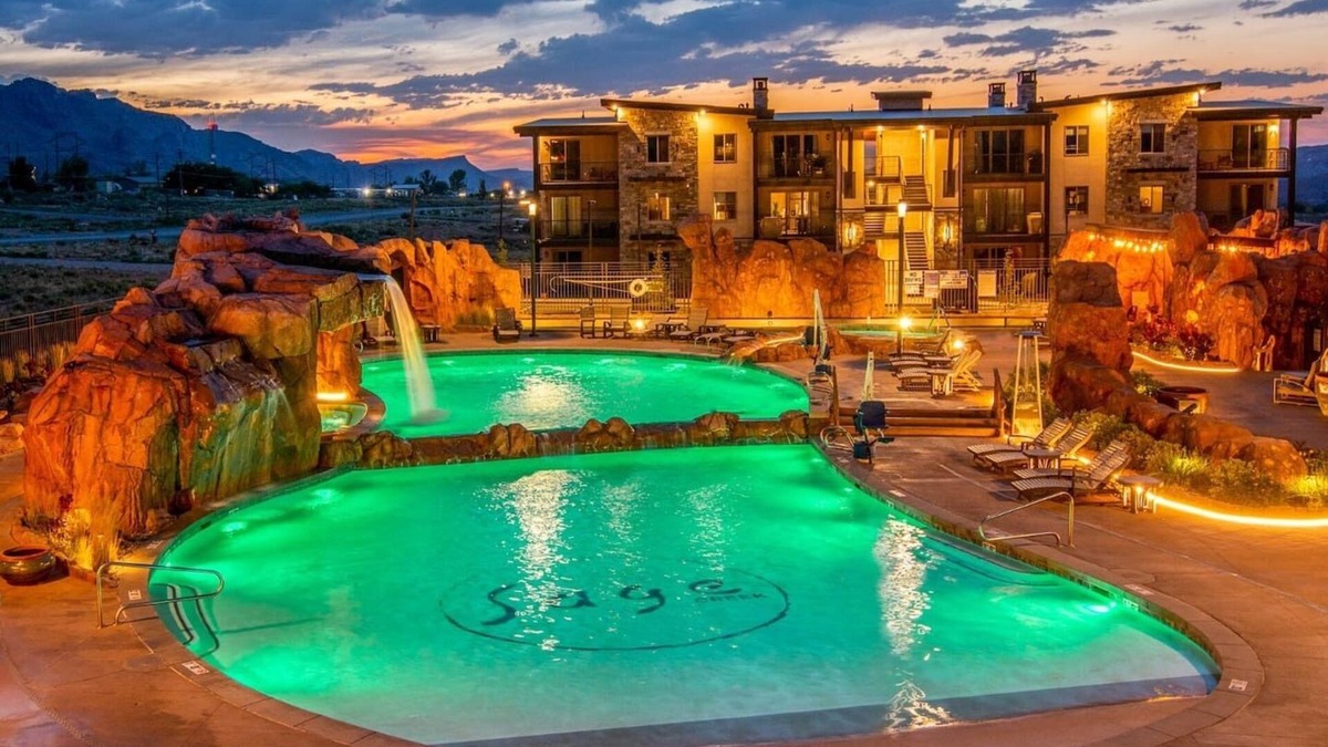 Moab South Valley Condo | Sage Creek Condo *E2* | Amazing Pool & Hot Tubs!