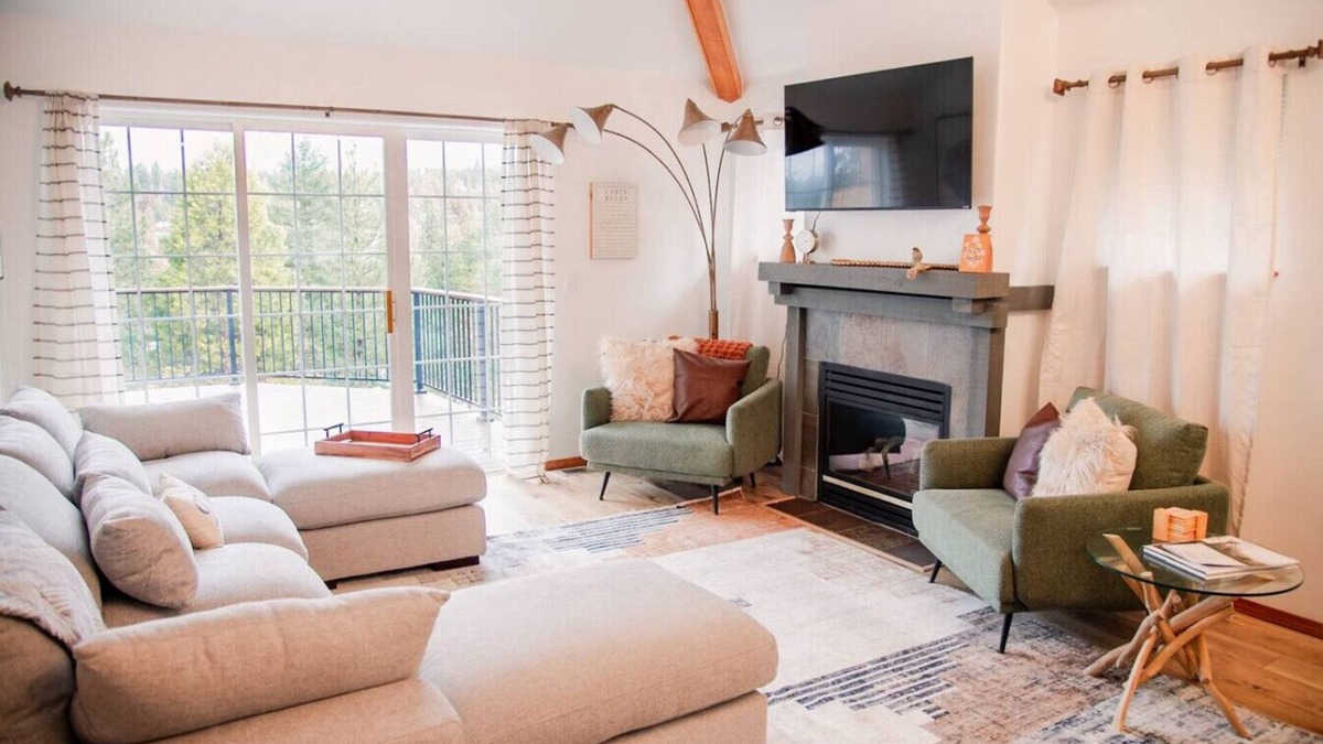 Klamath Falls House | Sage & Pine Modern Townhome