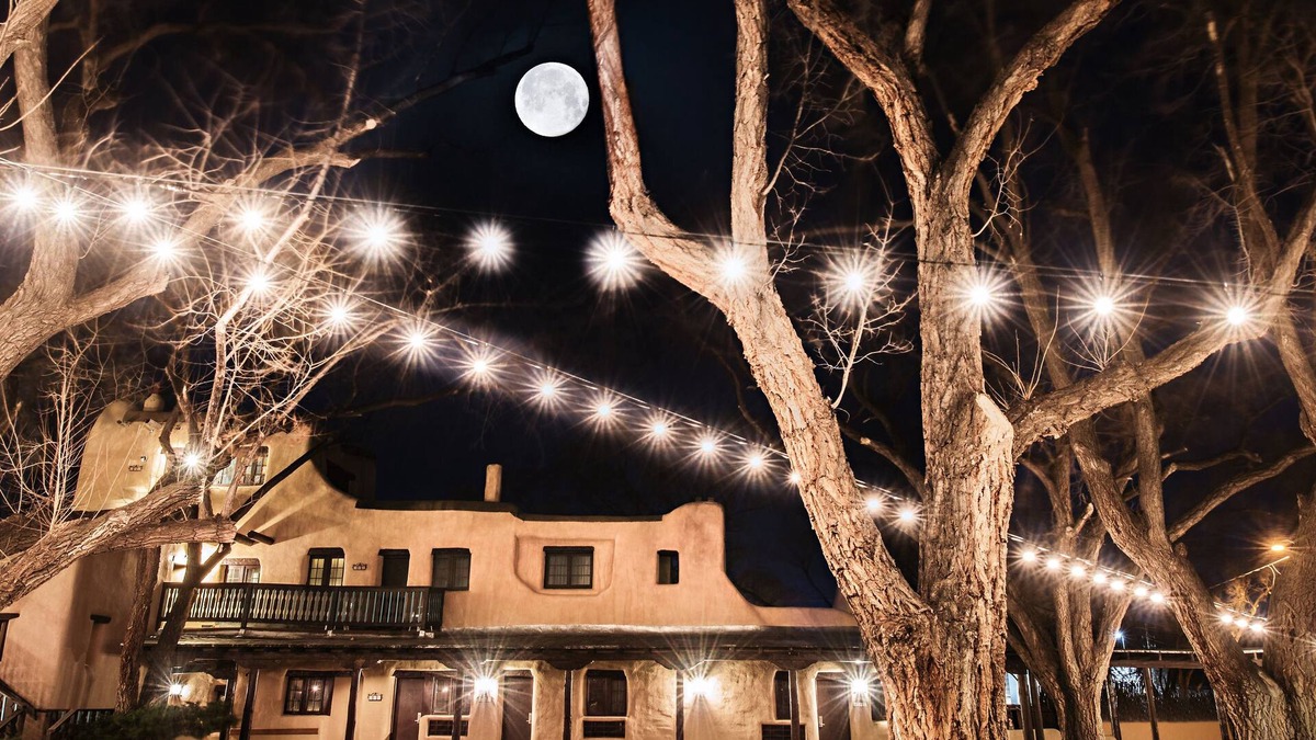 Taos Hotel | Sagebrush Inn & Suites
