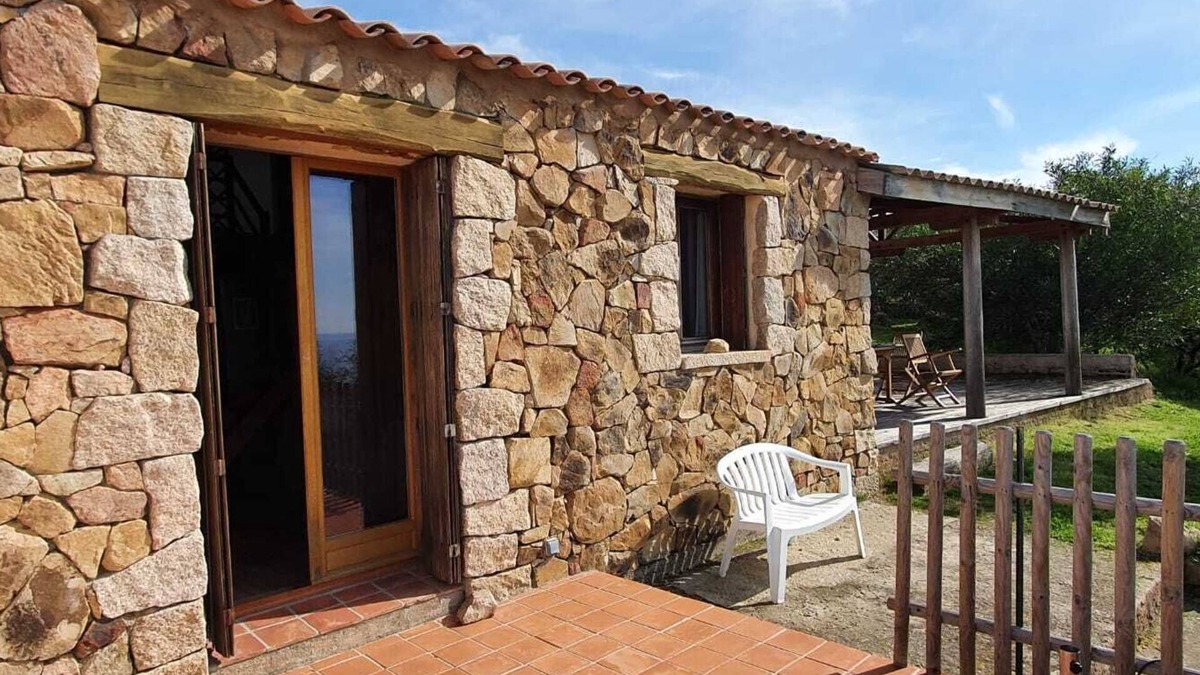 Vico House | Sagone sheepfold-style house 180° sea view