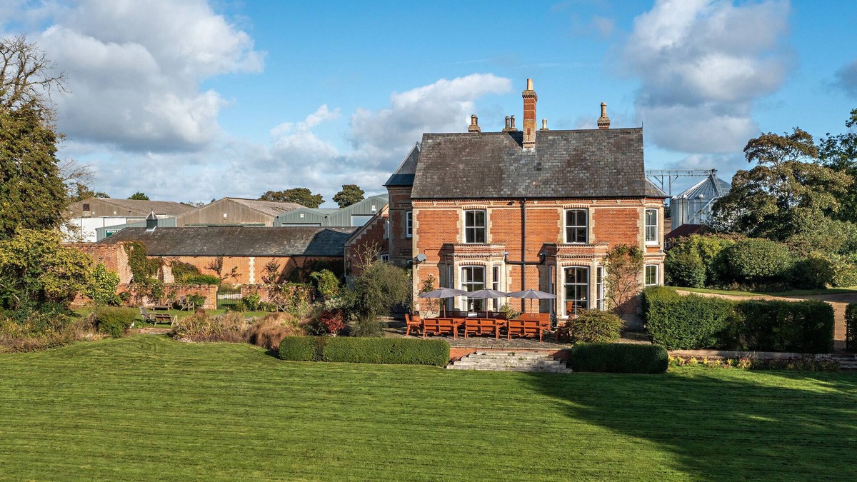 East Dereham House | Saham Grove Hall - Large Manor House - Sleeps 22