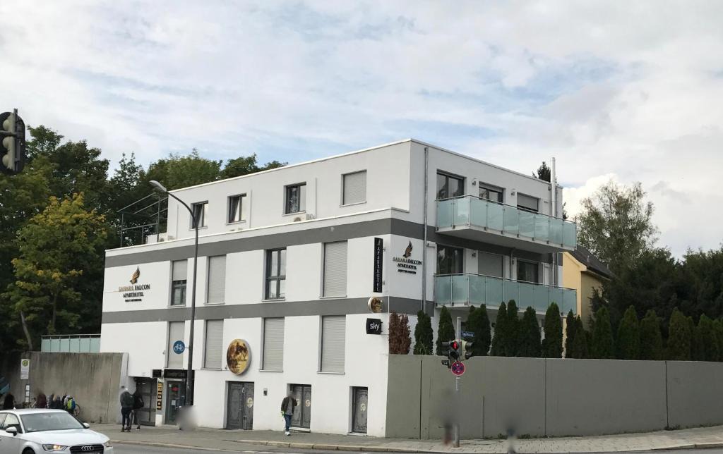Obermenzing Apartment | Sahara Falcon