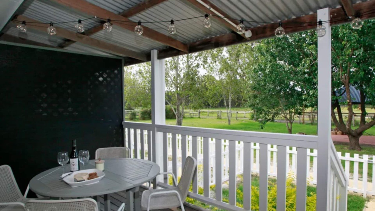 Anna Bay House | Sahara Trails 'Cabin 1' - WiFi, Air Conditioning, Horse Riding and much more !
