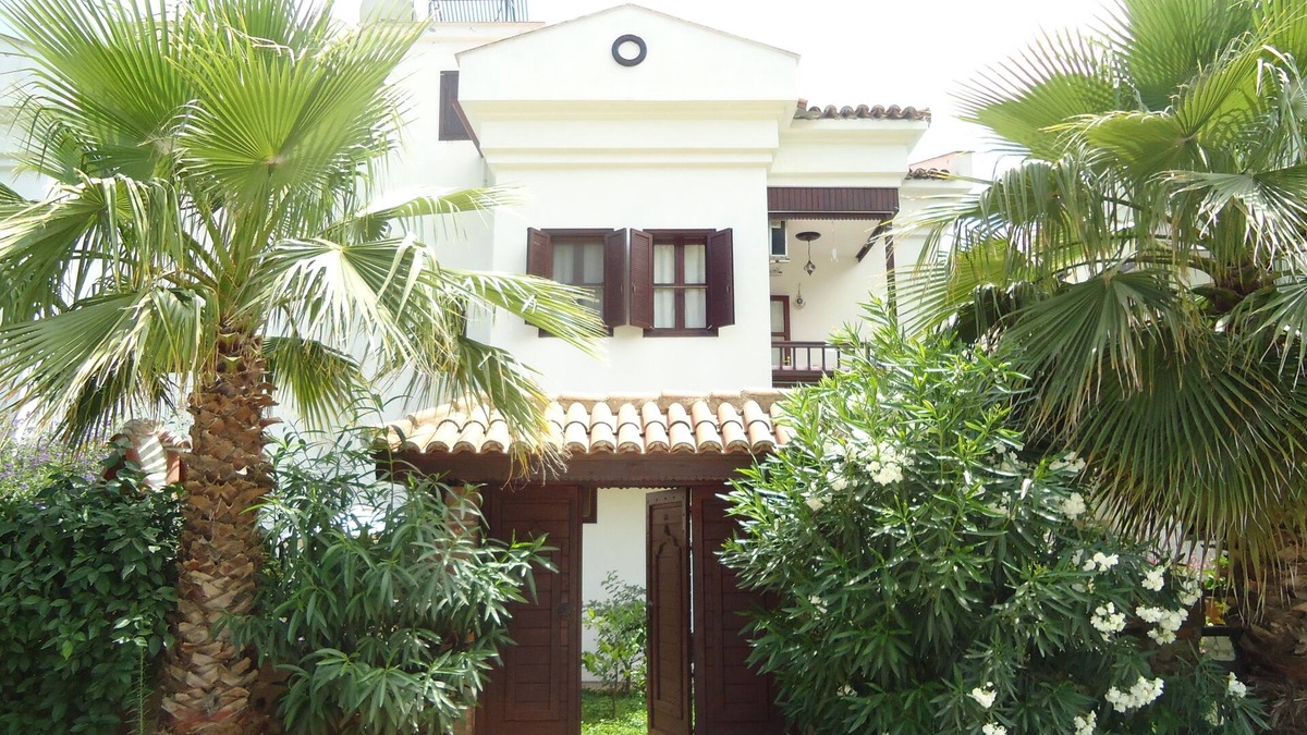 Akyaka Villa | Sahile ve Azmak'a 100m Yürüme Mesafesinde, Bahçeli, Belgeli Villa SEOS Akyaka