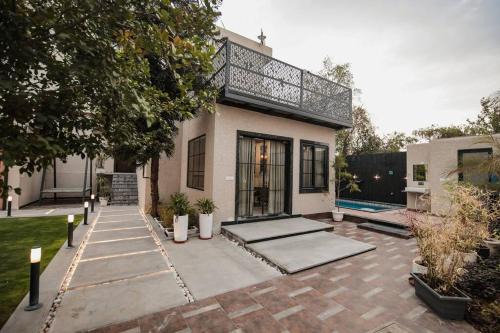Jagatpura House | Saiba OutHouse- 4 Bed room- Pool- Theatre- PartyHall- Garden & Terrace sitting area
