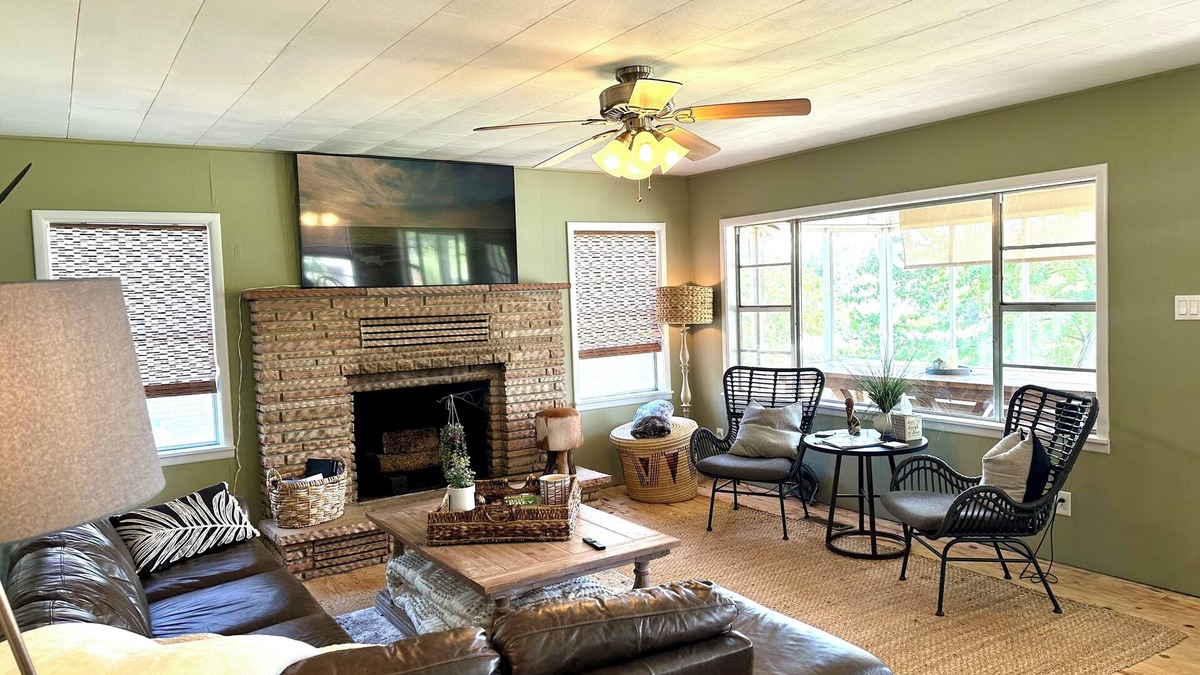 Cookson House | Sailfish Cottage Tenkiller Lake 1/4 mile to Snake Creek Marina
