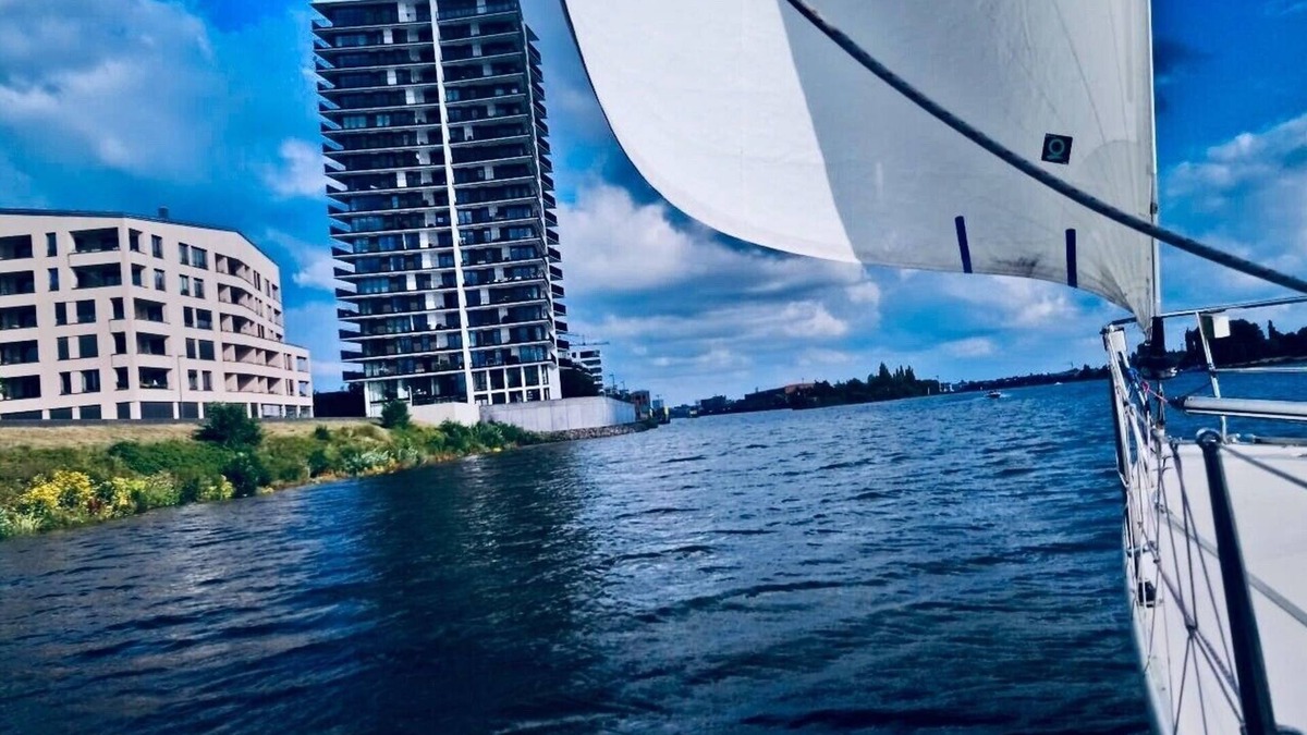 Uberseestadt Boat Rental | Sailing yacht Bremen City