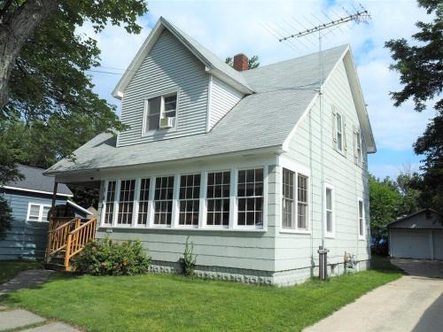 Manistee House | Sailor's Delight - Remodeled And Super Cute!