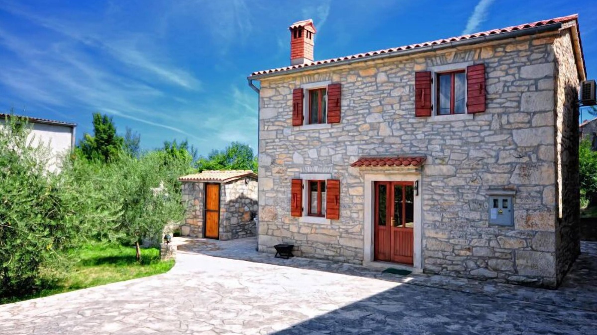 Rakalj House | Sailors house -Traditional Istrian with spacious olive garden and a fireplace
