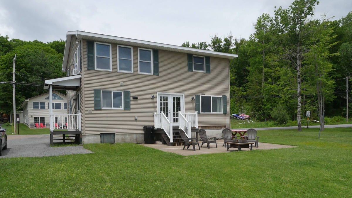Old Forge Cottage | Sailor’s Rest - Old Forge - Adirondack- Lakefront Camp!
