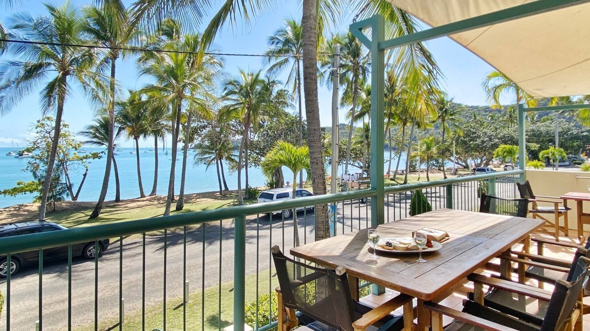 Horseshoe Bay Apartment | Sails on Horseshoe Apartment 4 - Beachfront Apartment by the Bay