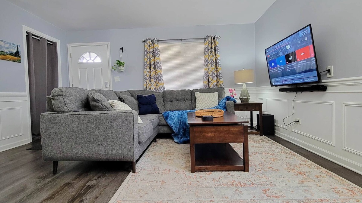 St. Charles Apartment | Saint Charles Private 2BD| River Trail, Forest Preserve!