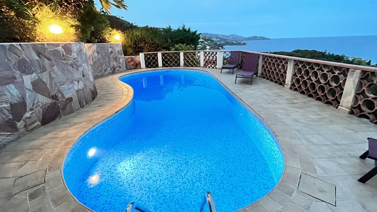 Le Lavandou Villa | Saint Clair, air-conditioned villa with breathtaking sea views