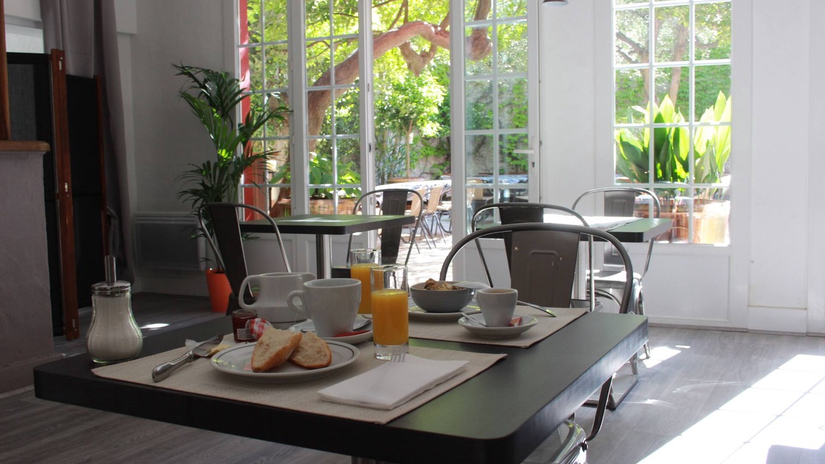 Aigues-Mortes Medieval City Hotel | Saint Louis