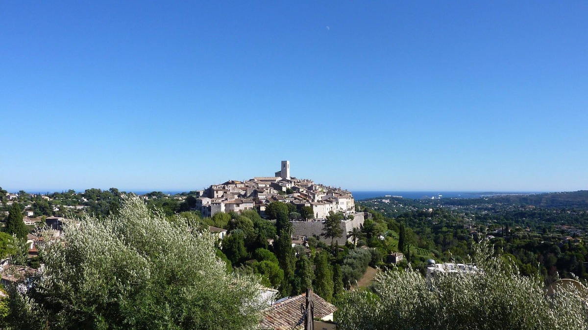 Saint-Paul-de-Vence Apartment | Saint Paul De Vence, Charming Suites in The Heart Of The Village. 4 * Biloba