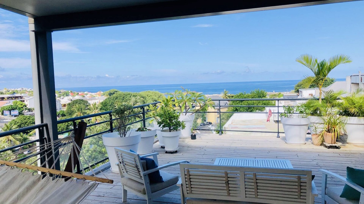 Centre-Ville Apartment | Saint Pierre Centre, Grand Appartement Vaste Terrasse Avec vue