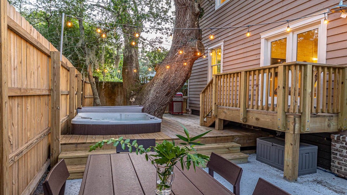 King City House | Saint Simons | Hot Tub | Walk to Pier & Beach