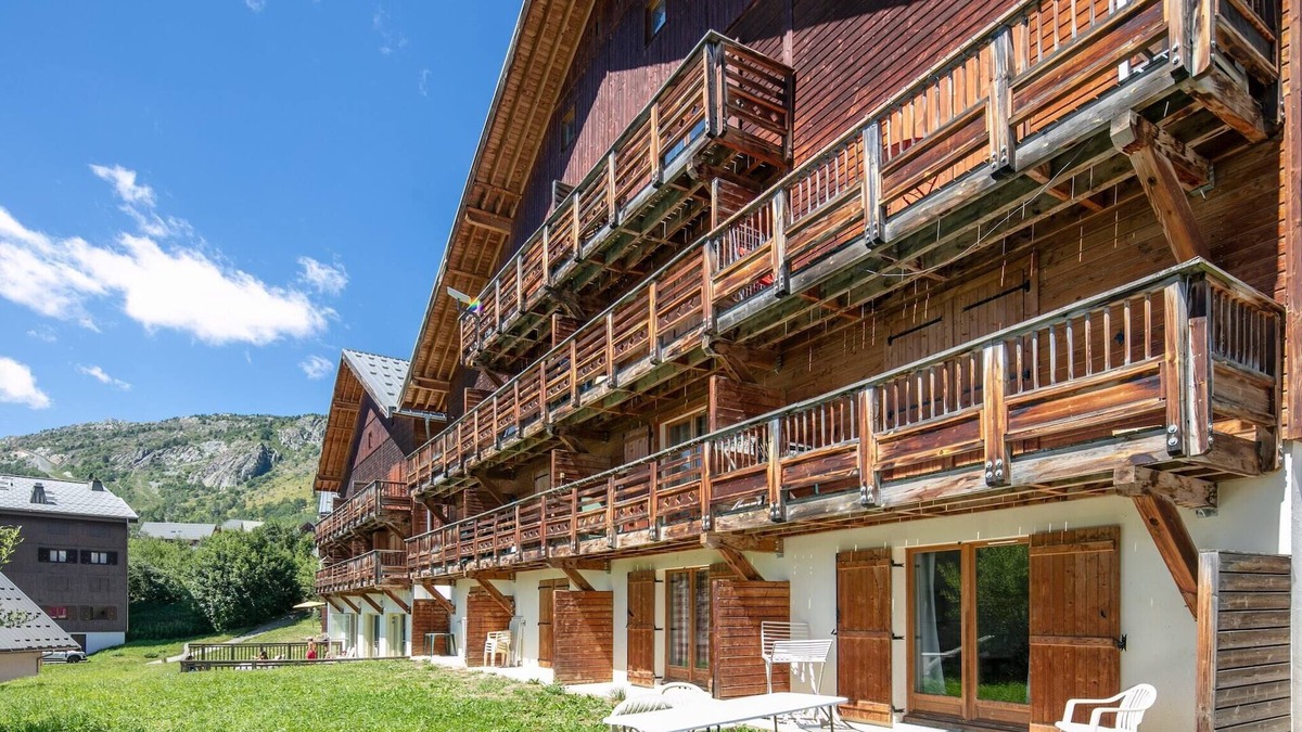 Saint-Sorlin-d'Arves Ski Chalet | Saint-Sorlin Apartment with Pool