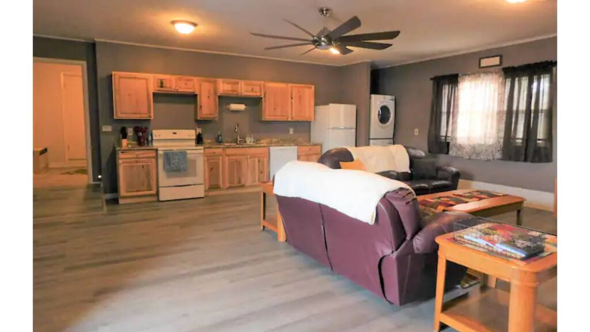 Oaks Corners Apartment | Saint Theresa 2, close to all amenities of the FLX!