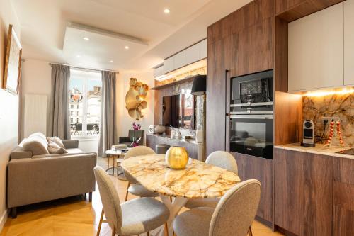 6th Arrondissement Apartment | SaintGermainByCecile - Luxueux 2 pièces AC Ambre