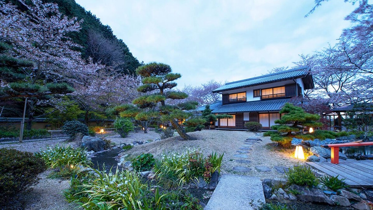 Izumi House | Sakusen Kaikan OukaiVillaIzumi