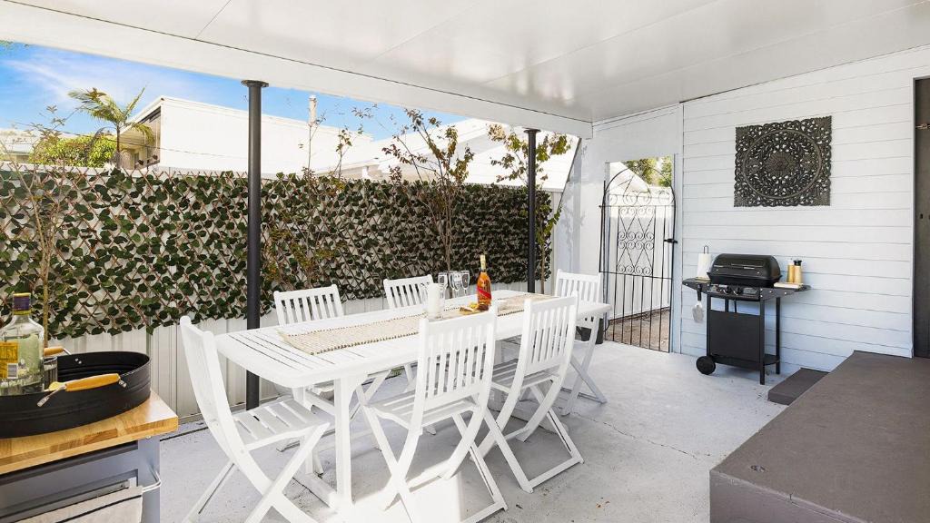 Salamander Bay House | Salamander Sweet Foreshore Drive