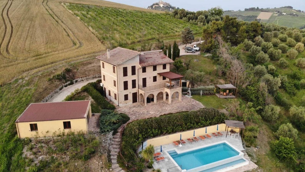 Cossignano Villa | SALE PRICE FOR LOST BOOKING Luxury Villa for 10 Superb Infinity Pool and views