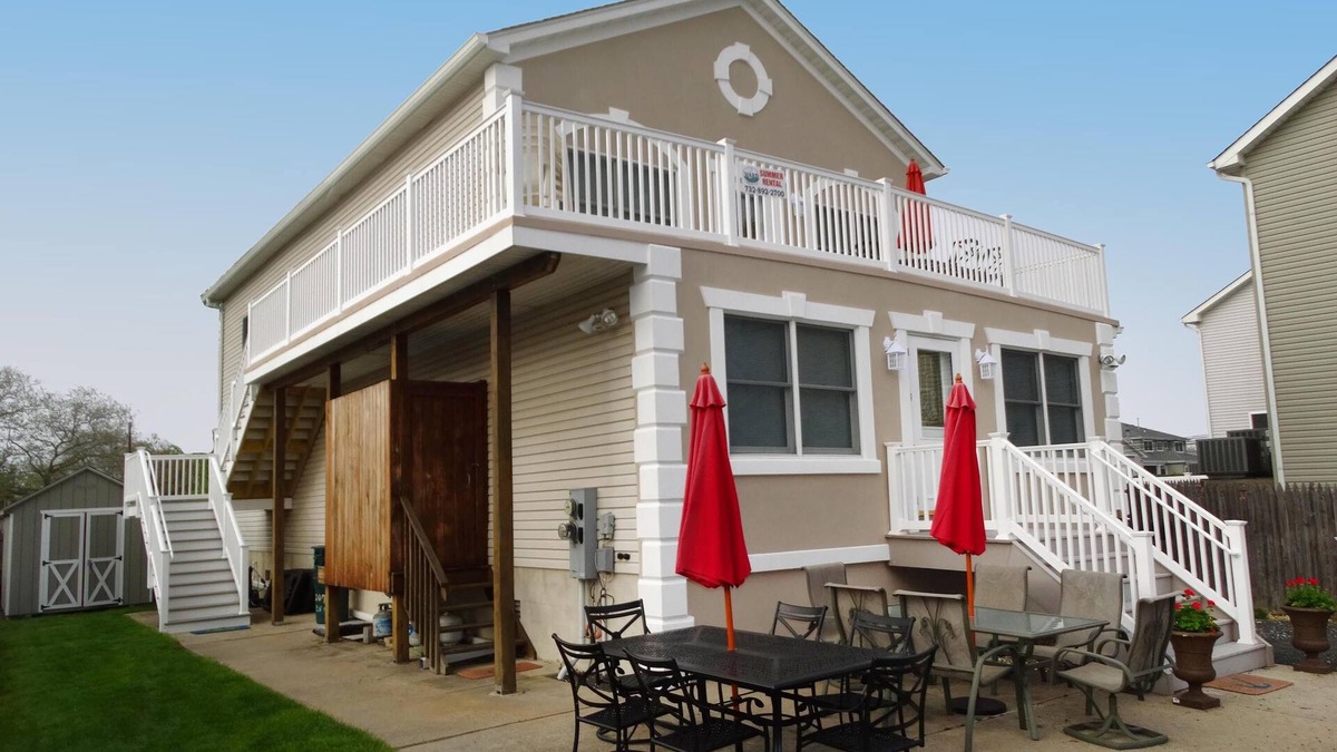 Point Pleasant Beach House | SALE WEEKS 2nd Fl Unit/Duplex-Spacious. Close to the beach, 6 beach tags Parking