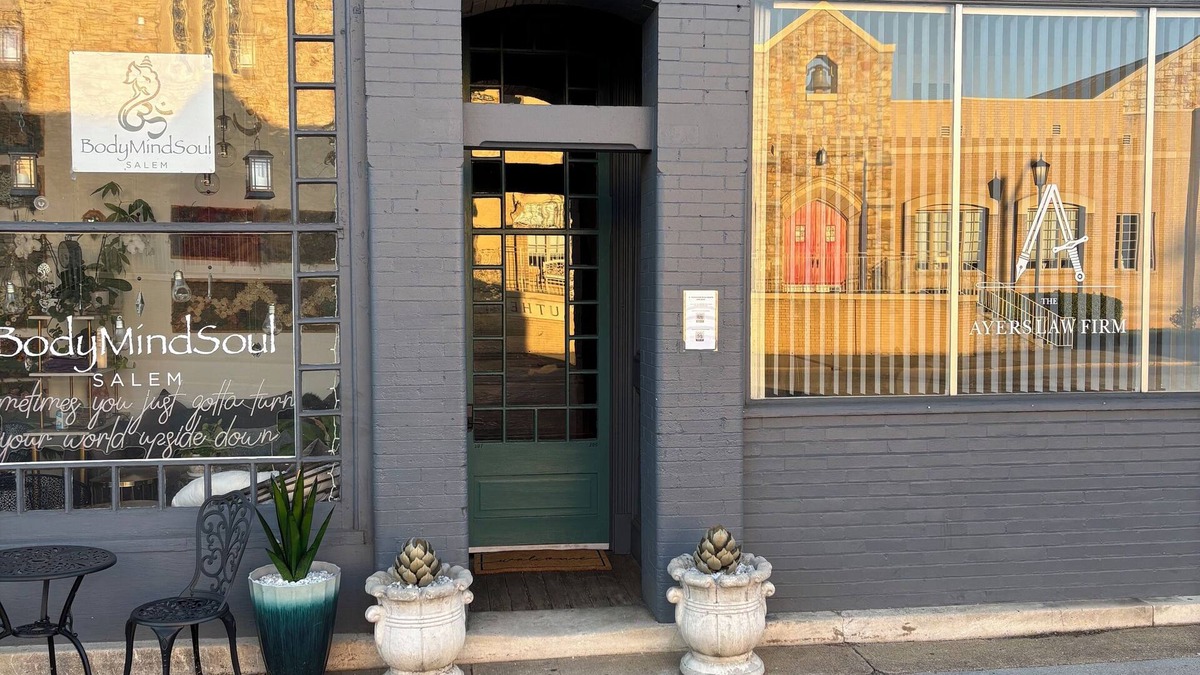 Salem Apartment | Salem Downtown Boutique 3BDRM Suite