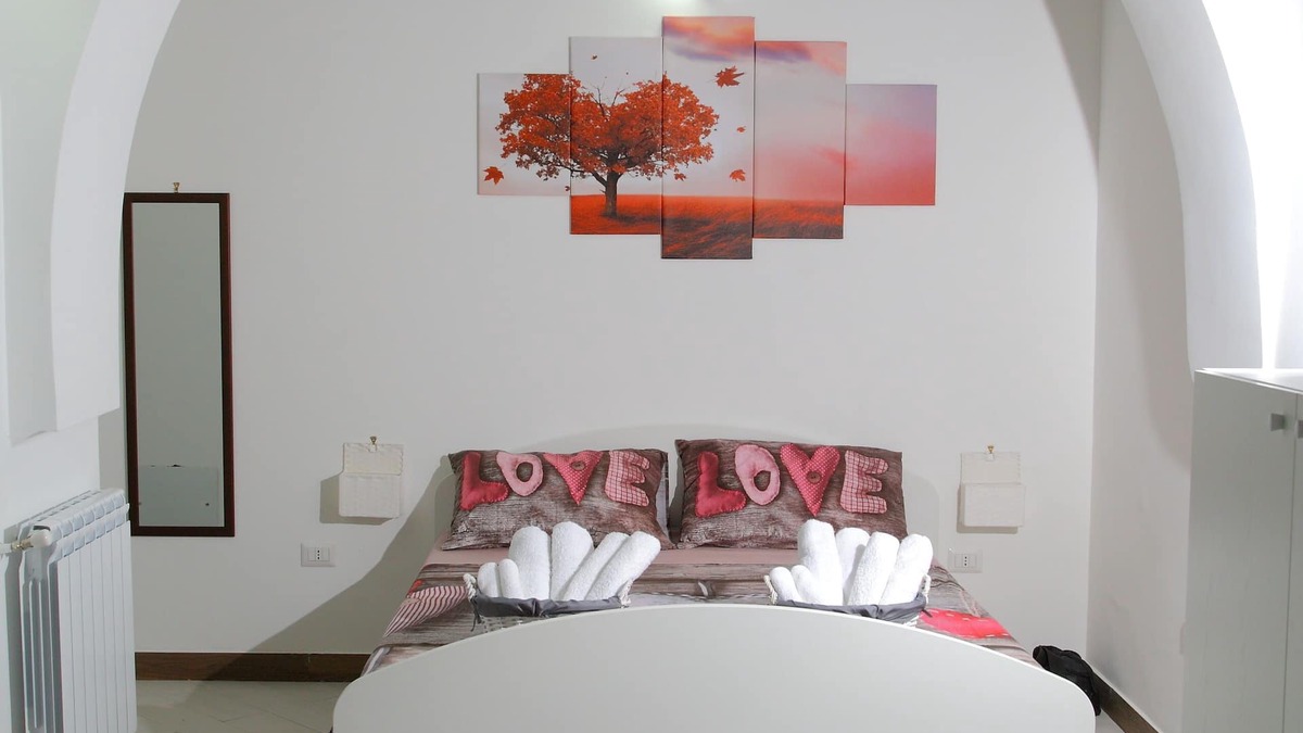 Historical Downtown Salerno Apartment | SALERNO CENTRO LUCI D'ARTISTA AMALFI COAST