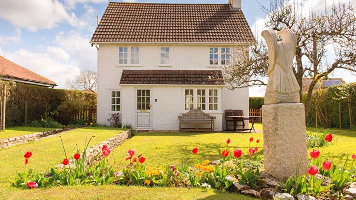 Corfe Castle Village Cottage | Sali's Orchard (Sleeps 6 + Baby)